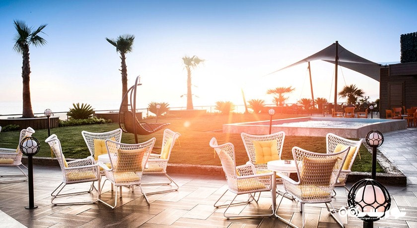 محوطه نشیمن فضای باز بار کلود 360